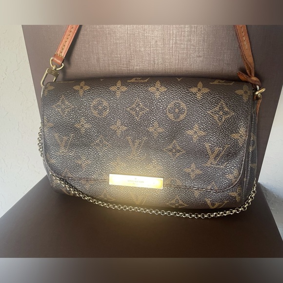 Authentic Louis Vuitton Favorite PM in Monogram good used condition - Picture 2 of 16